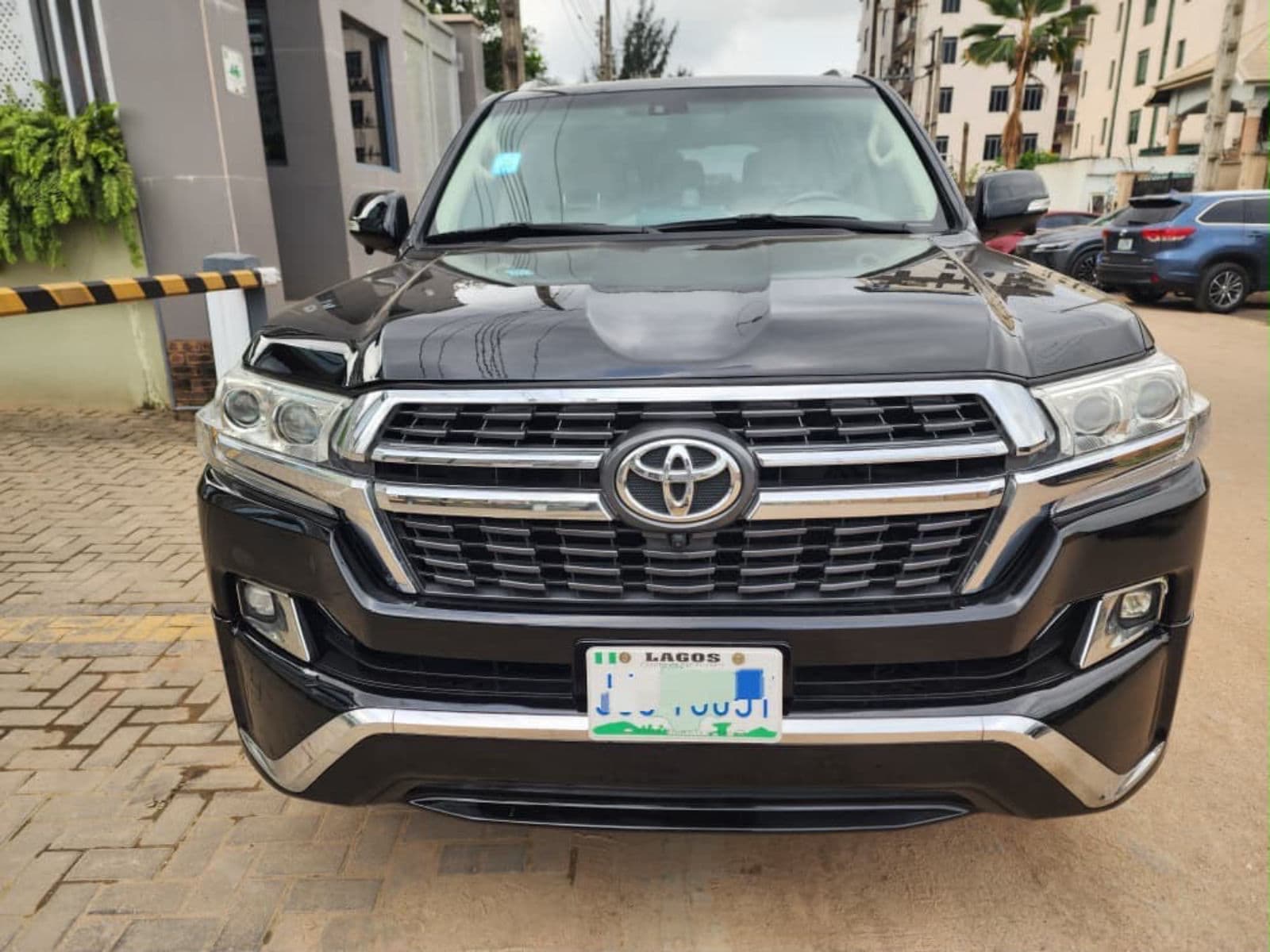 Standard 2019 Toyota Land Cruiser GX.R | 360° Camera | Nigerian Used | Automatic SUV